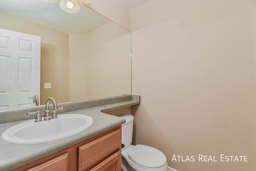 Building Photo - 430 Winebrook Way