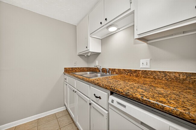 Building Photo - 9022 Wilcrest Dr