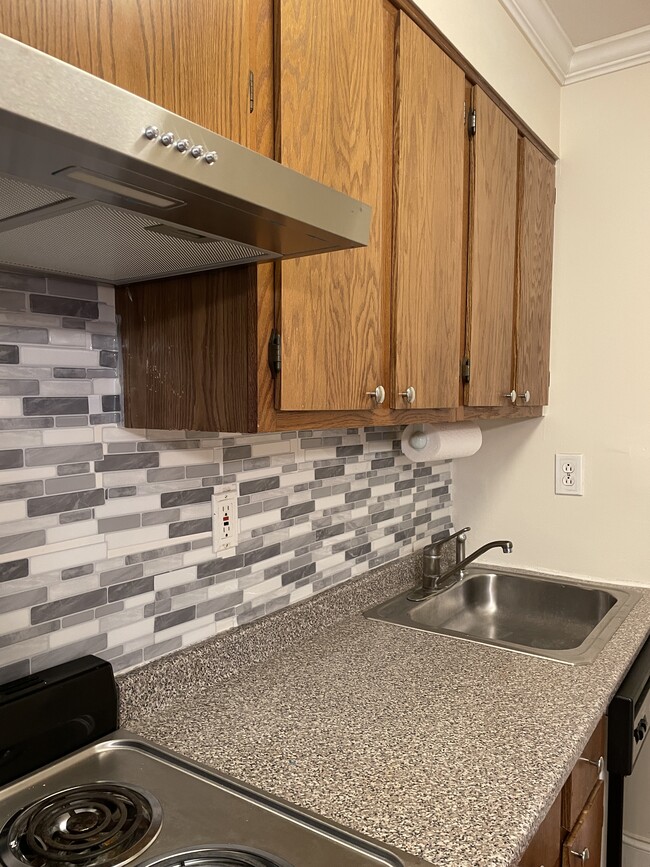 Building Photo - 1111 River Rd