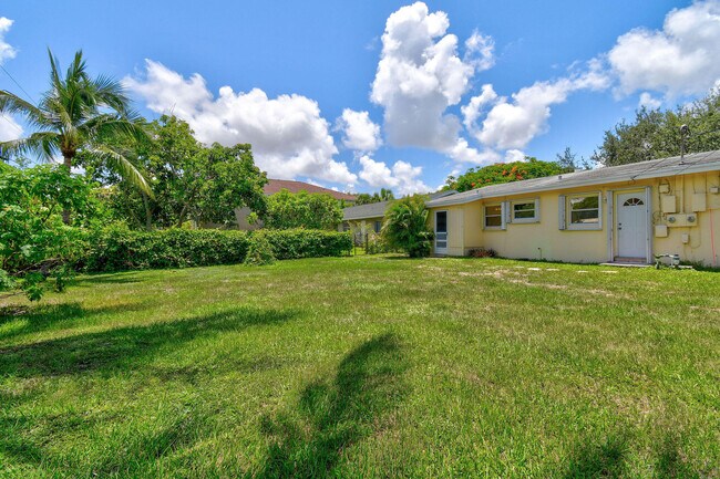 Building Photo - 824 Prosperity Farms Rd