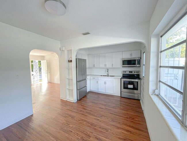 Building Photo - 3003 Residential