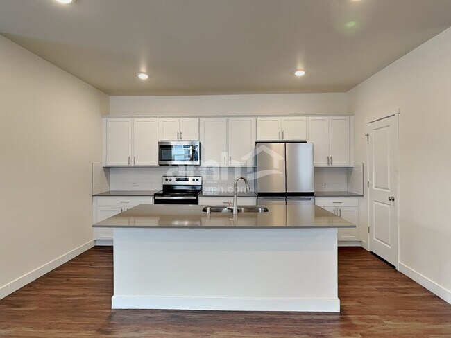 Building Photo - 4814 87th Ave NE