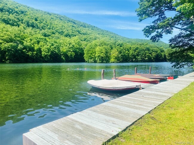 Building Photo - 11 Locust Dr