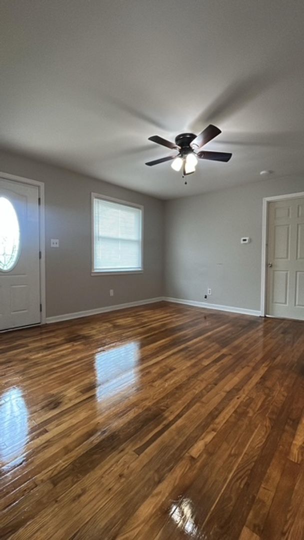 Building Photo - Three Bedroom, One Bath