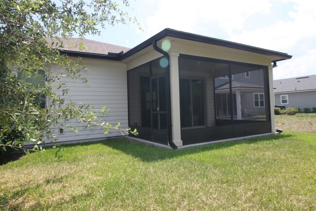 Building Photo - 1975 Amberly Dr