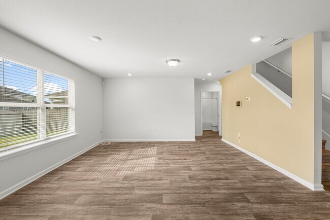 Building Photo - 5832 Viking Wy