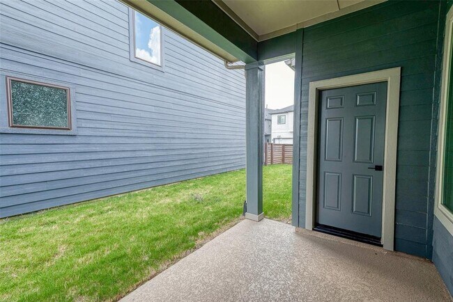 Building Photo - 15123 Parkland Canyon Dr