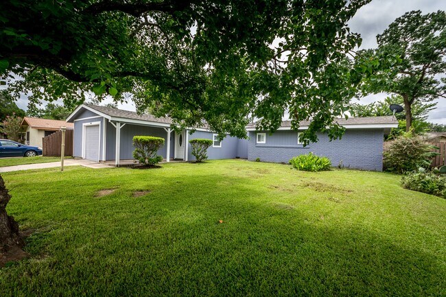 Building Photo - 4411 Knotty Oaks Trail
