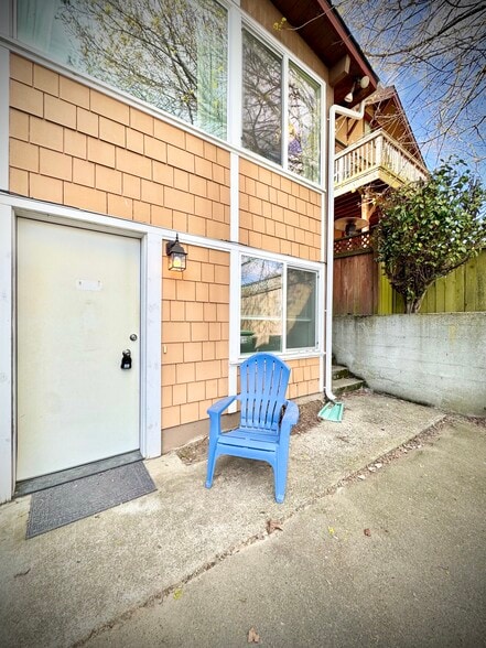 Building Photo - 3022 22nd Ave W