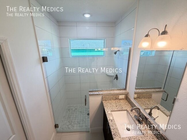 Building Photo - 2481 San Filippo Dr SE
