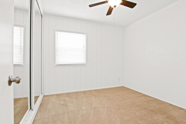 Building Photo - 3 bed 2 bath fully renovated apartment near Huntington Harbour