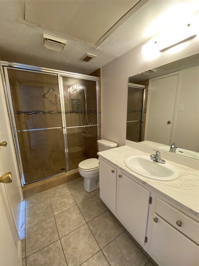 Building Photo - 14777 Wunderlich Dr