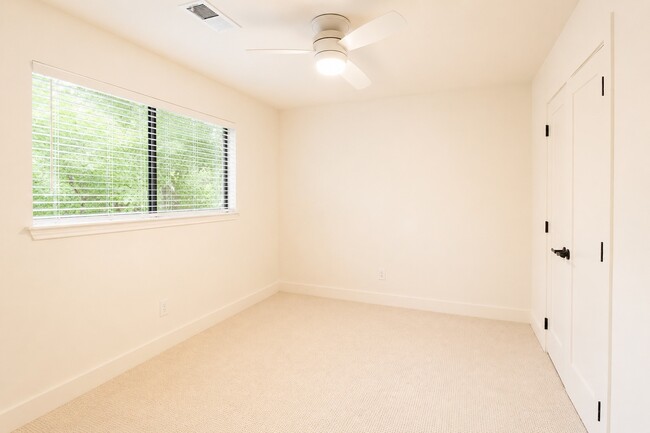 Building Photo - 15 Mallard Glen Pl