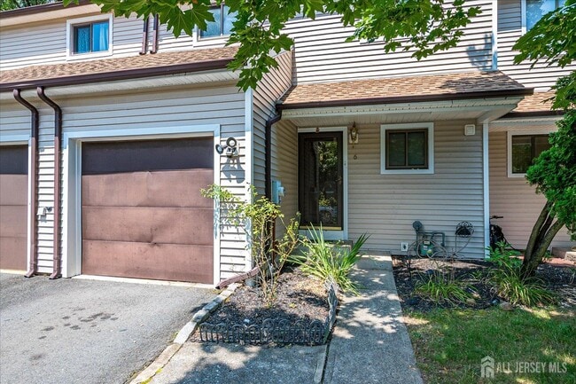 Building Photo - 6 Tulip Ct