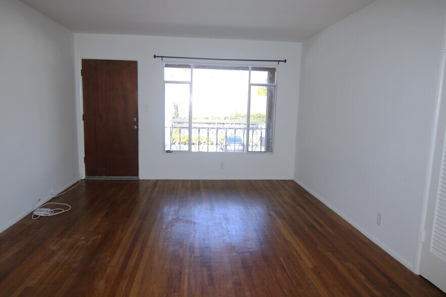 Living Room - 4140 Verdugo Rd