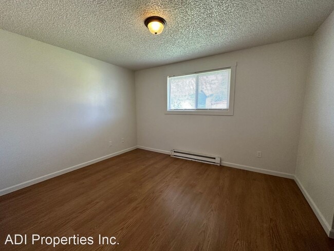 Building Photo - 2 br, 1 bath House - 22920 NE Halsey St #7