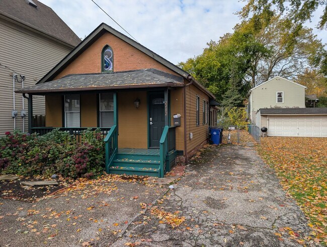 Primary Photo - 2484 W 10th St