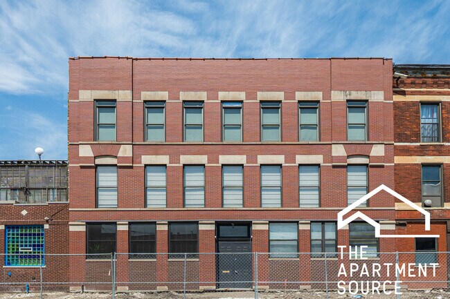 Building Photo - 2120 W Grand Ave