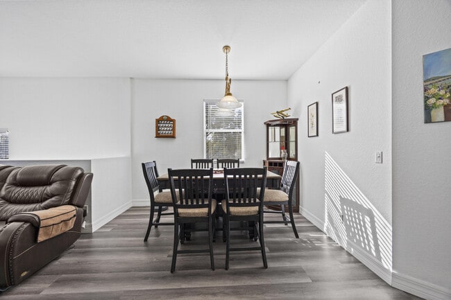 Building Photo - 3128 Grandiflora Dr