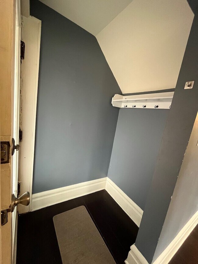 Building Photo - 991-993 Bryden Road