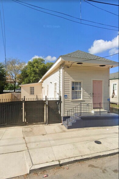 Building Photo - 2320 St Philip St