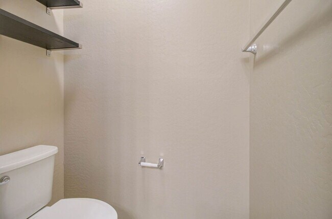Building Photo - 2014 N 77th Dr