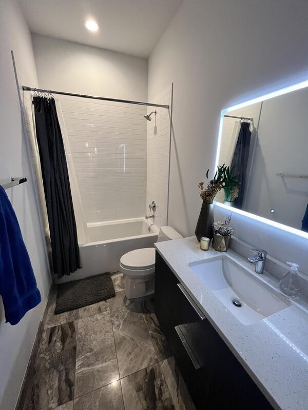 Building Photo - 1637 W Grand Ave