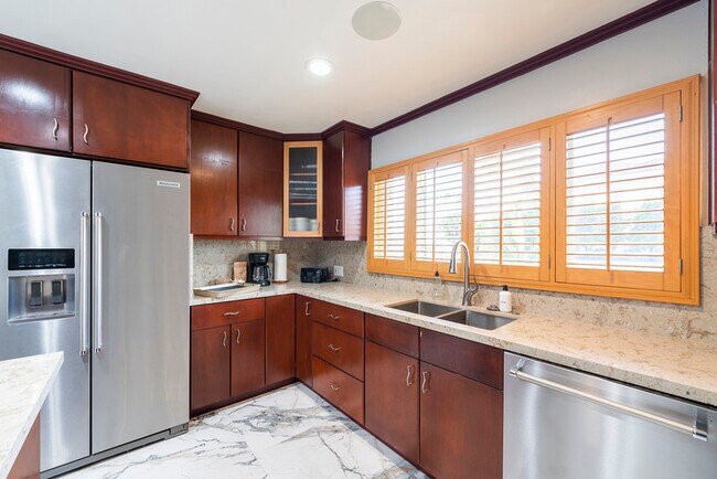 Building Photo - 3401 E Ocean Blvd