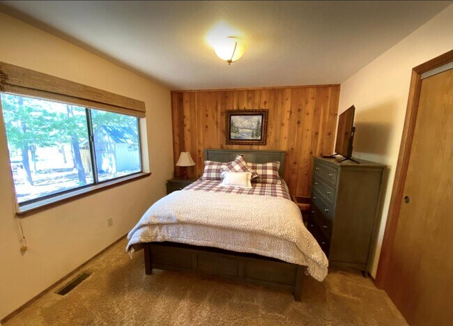 Building Photo - 12250 Snowpeak Way