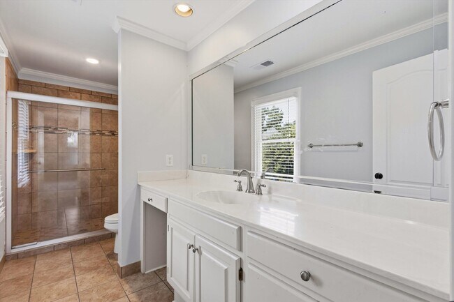 Building Photo - 1574 Whitmar Pl S