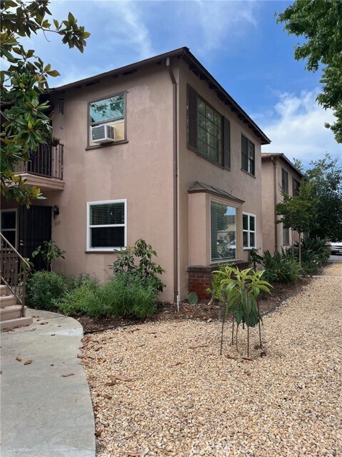 Building Photo - 2121 N Parish Pl