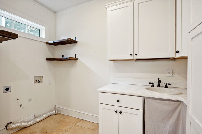 Building Photo - 3 Bed, 2 Bath Home in Greenville is Available