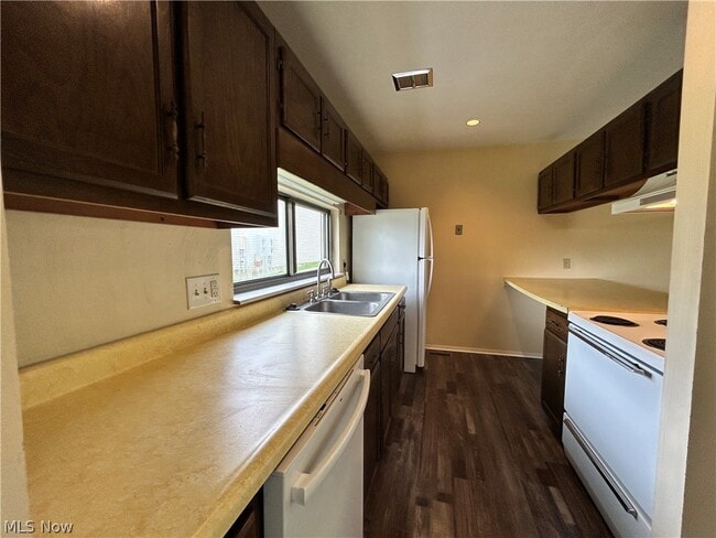 Building Photo - 123 Orchard Dr