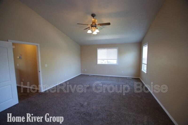 Building Photo - 1726 W Apgar Creek Dr