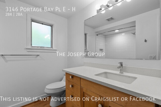 Building Photo - One of a kind 2 bed/1.75 bath houseboat ov...