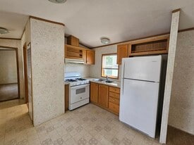 Building Photo - 6 Pine Cir