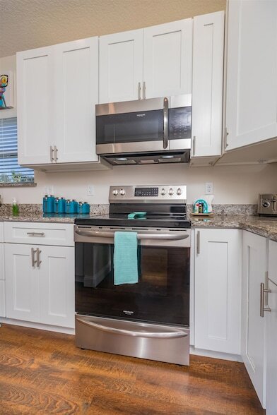 Building Photo - 6832 Middleton Ave