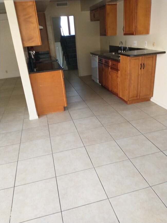 Kitchen - 1855 W Malvern Ave
