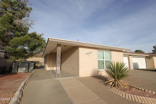 Building Photo - 11617 Soberana Ln