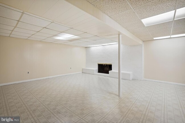 Building Photo - 8501 Canterbury Dr