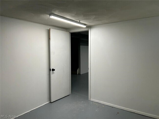 Building Photo - 17914 Chagrin Blvd