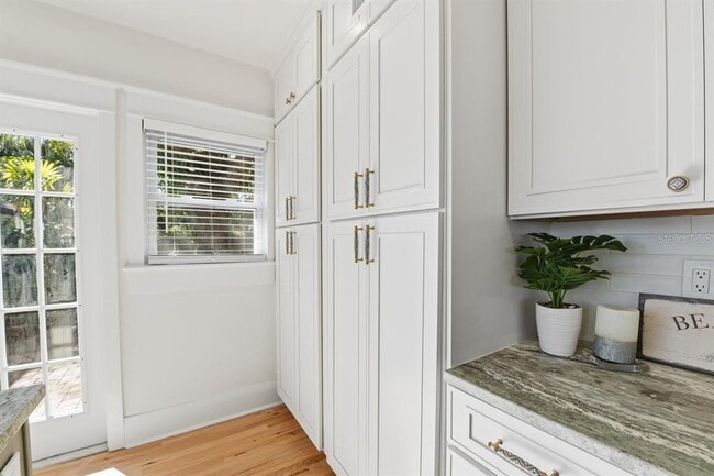 Building Photo - 1004 W Charter St