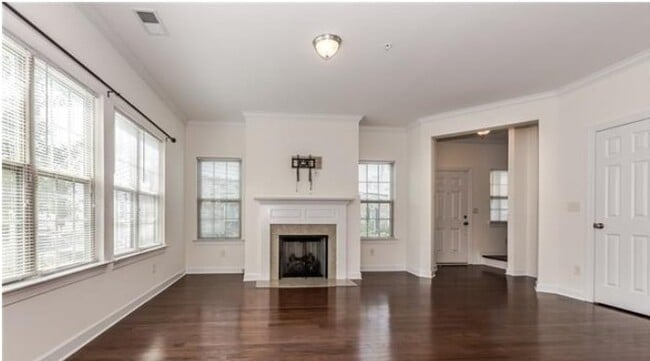 Building Photo - 14629 Juventus St