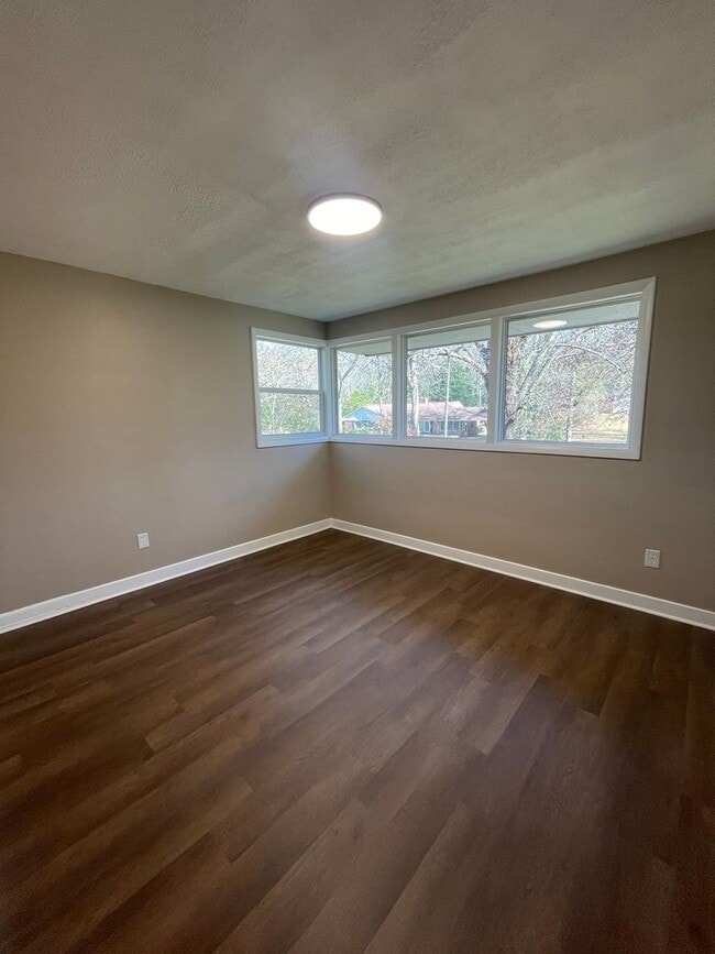 Building Photo - Single-Family Home