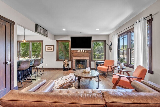 Building Photo - Charming Modern Industrial Fully Furnished Home for Lease