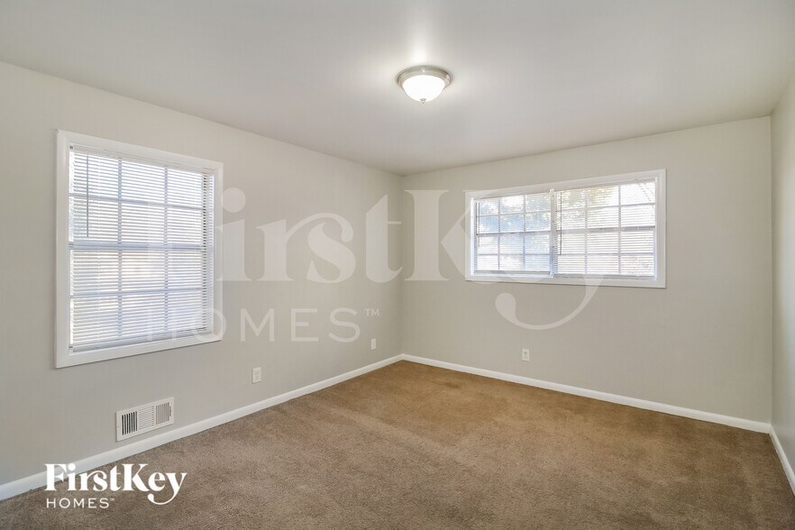 Building Photo - 2364 Tiffany Cir