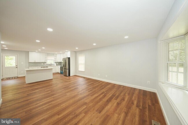Building Photo - 9900 Kingsbridge Dr