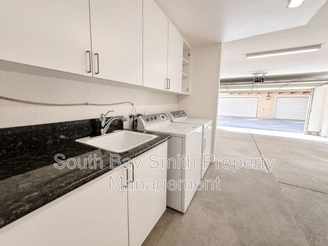 Building Photo - 84 Palos Verdes Blvd