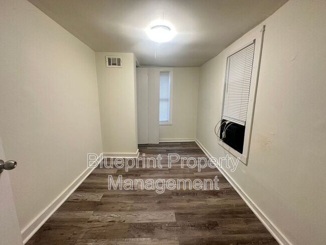 Building Photo - 3729 Pine Ave SW