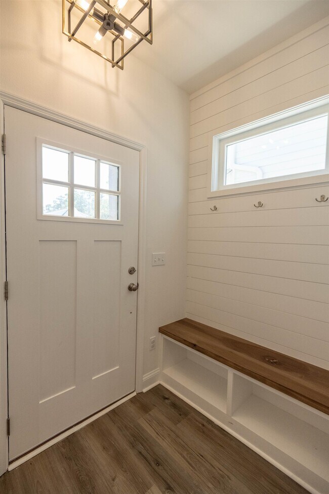 Building Photo - 1358 Landon Hills Dr